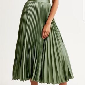 Abercrombie and Fitch green pleated  satin skirt small